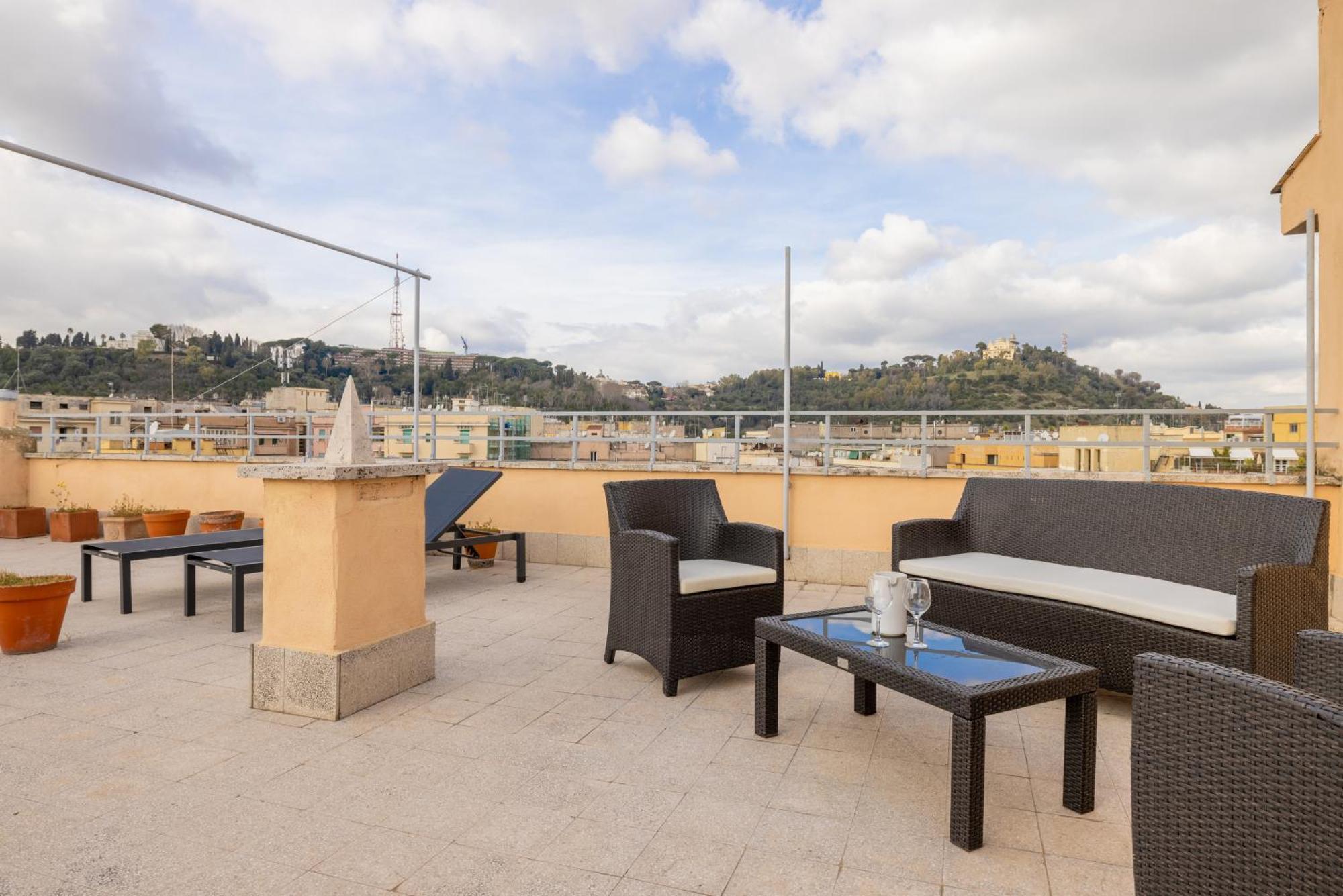 Lägenhet Floor With Rooftop Terrace Near St. Peter *